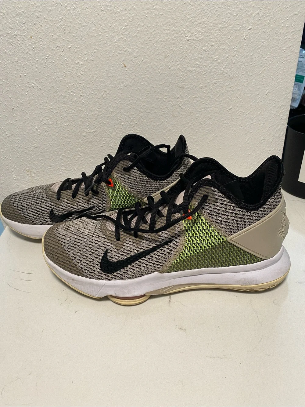 Nike Men's Grey and Neon Green Performance Running Shoes